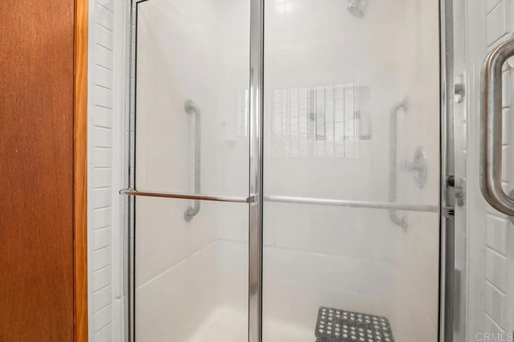 https://cdn.realtyfeed.com/cdn/127/306656466/8bd70d592ac60616eb7833783486ed01.webp