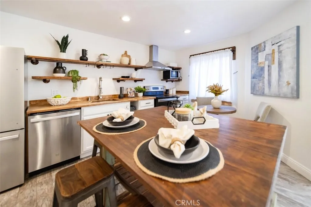 https://cdn.realtyfeed.com/cdn/127/306656872/1f9896a521583ac79faef81a81635931.webp