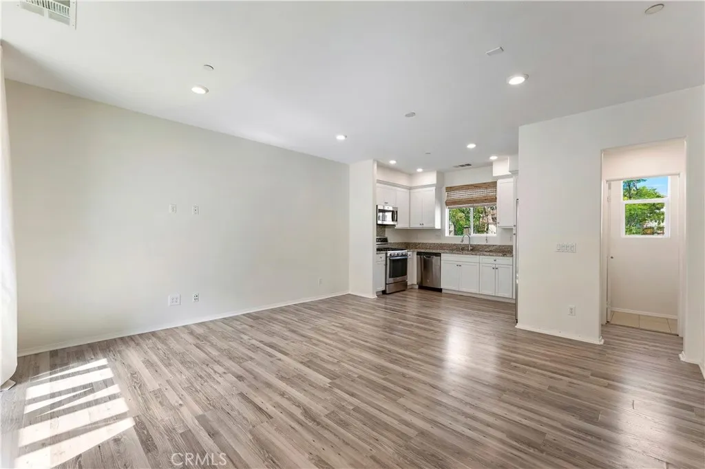 https://cdn.realtyfeed.com/cdn/127/306656875/282cc321696b78bb080ffbed1d4c280d.webp