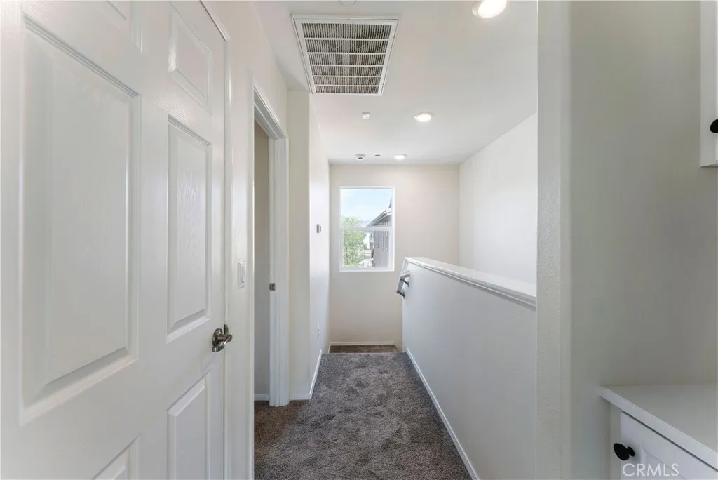 https://cdn.realtyfeed.com/cdn/127/306656875/562abf3b8a6e7579aeaf4e4b931a8fce.webp