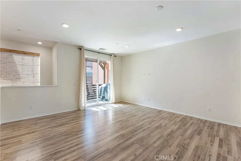 https://cdn.realtyfeed.com/cdn/127/306656875/7d26396ed15da244fdd6a5ea48e4a570.webp