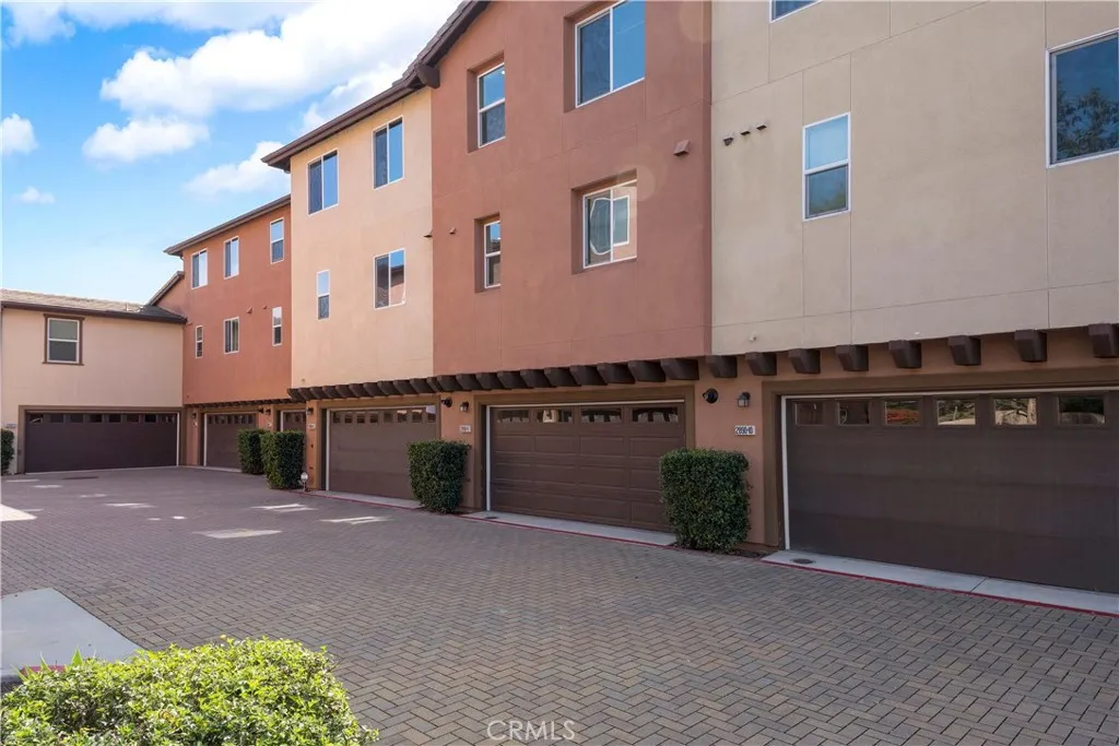 https://cdn.realtyfeed.com/cdn/127/306656875/878be0a6bd0f6dc0be3c41d1a9b461f8.webp
