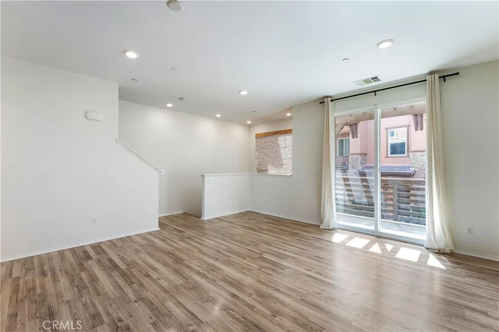 https://cdn.realtyfeed.com/cdn/127/306656875/91f431f97fbebf3e0cd75775db4ca7ab.webp