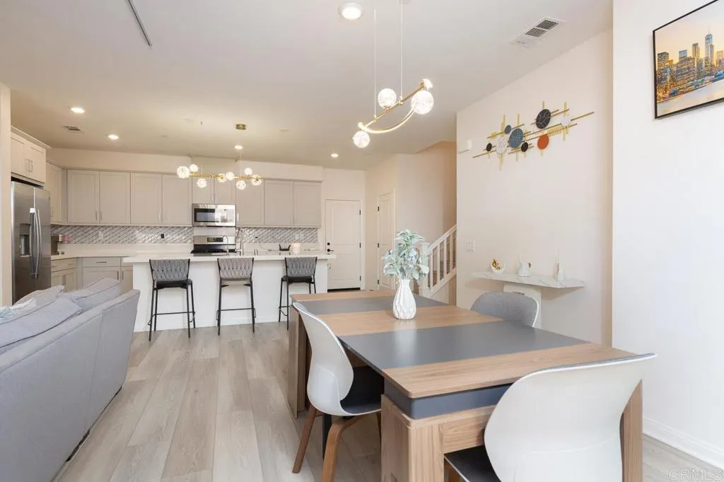 https://cdn.realtyfeed.com/cdn/127/306656883/2285a70e0861adc2a390f04323831ebd.webp