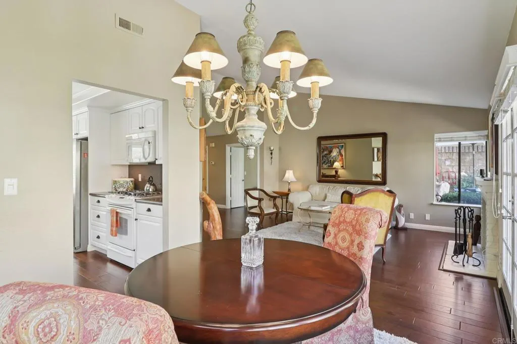 https://cdn.realtyfeed.com/cdn/127/306656890/35de4c8b03834abc51695902a90d7c62.webp
