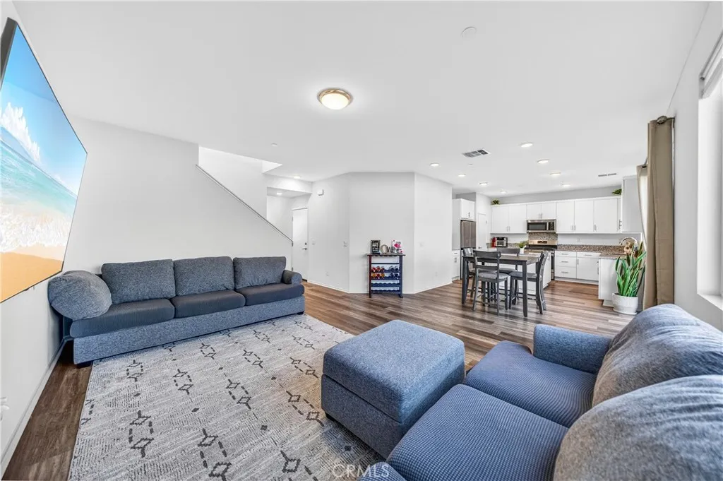 https://cdn.realtyfeed.com/cdn/127/306657003/1d4cd4948cbd0a70511b15e136a496df.webp