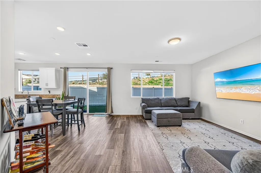 https://cdn.realtyfeed.com/cdn/127/306657003/38ed444a7596b78ddbddfcd4b9af708a.webp