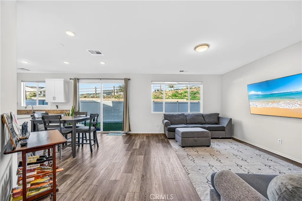 https://cdn.realtyfeed.com/cdn/127/306657003/8793fb262e16034915bc5236066d6696.webp