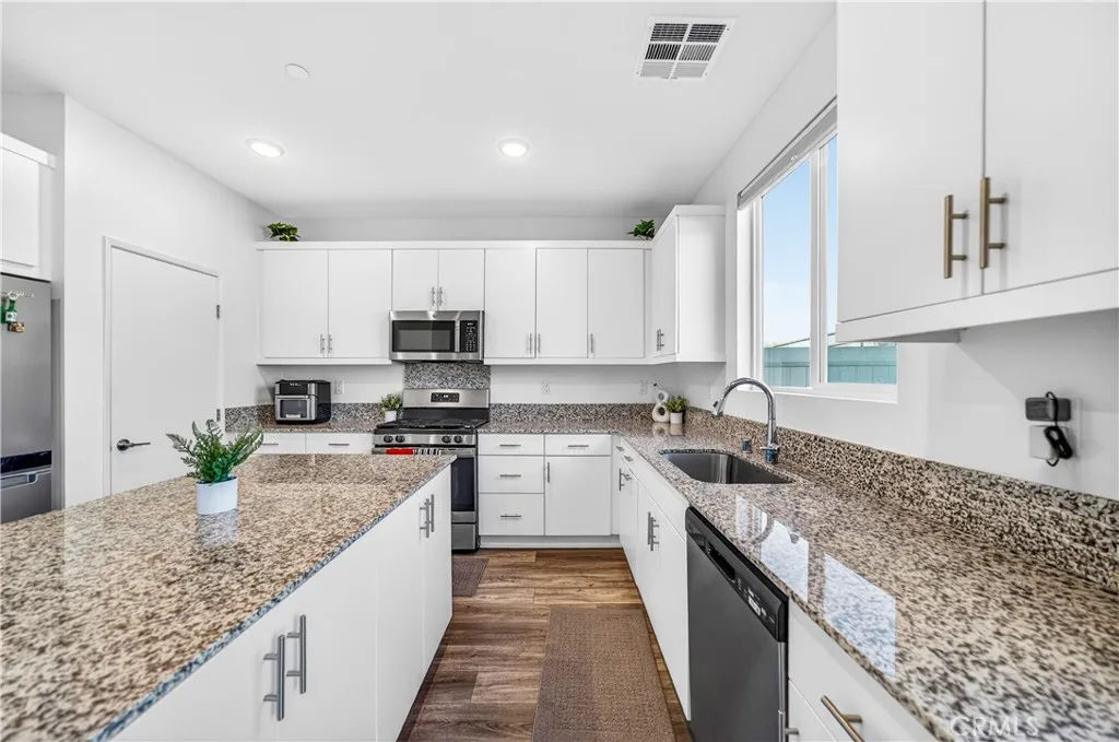 https://cdn.realtyfeed.com/cdn/127/306657003/a31fadc06f19e4c7714e5d7f59ba35a8.webp