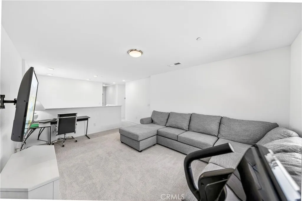 https://cdn.realtyfeed.com/cdn/127/306657003/e9726807bf4bdae7ecf157af5e999a58.webp