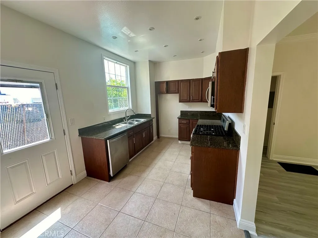 1760 N Las Palmas Avenue, Los Angeles, CA 90028 - Photo 4 of 11, Los Angeles, CA