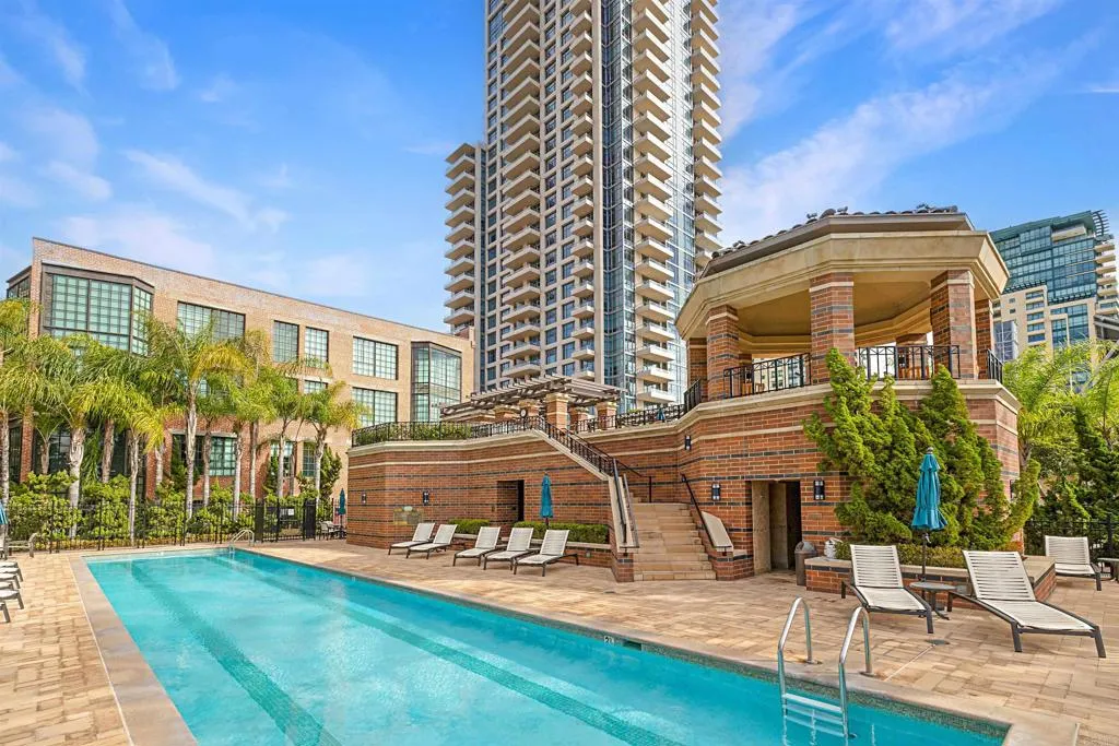https://cdn.realtyfeed.com/cdn/127/306657067/86aec2703aa3bf5312a61c3b2c39ad6b.webp