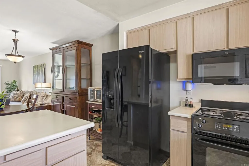 https://cdn.realtyfeed.com/cdn/127/306657131/a898048d32f461955af39b36b7908f05.webp