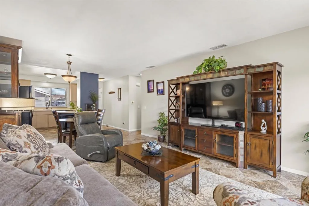 https://cdn.realtyfeed.com/cdn/127/306657131/f335a3a2adc37683cce872566981f23f.webp