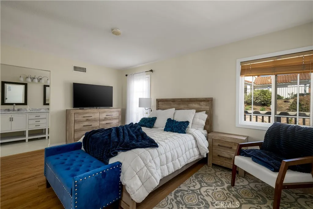https://cdn.realtyfeed.com/cdn/127/306657197/c6f286c233542f0797e916850963eee0.webp