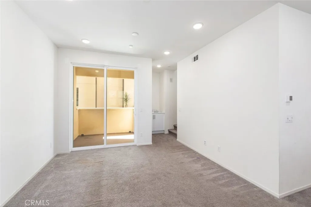 https://cdn.realtyfeed.com/cdn/127/306657468/44c037297900386713474c6bb2077f02.webp