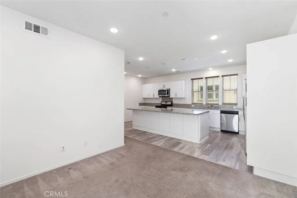 Photo #11: SW26047113 Listing: Photo #11