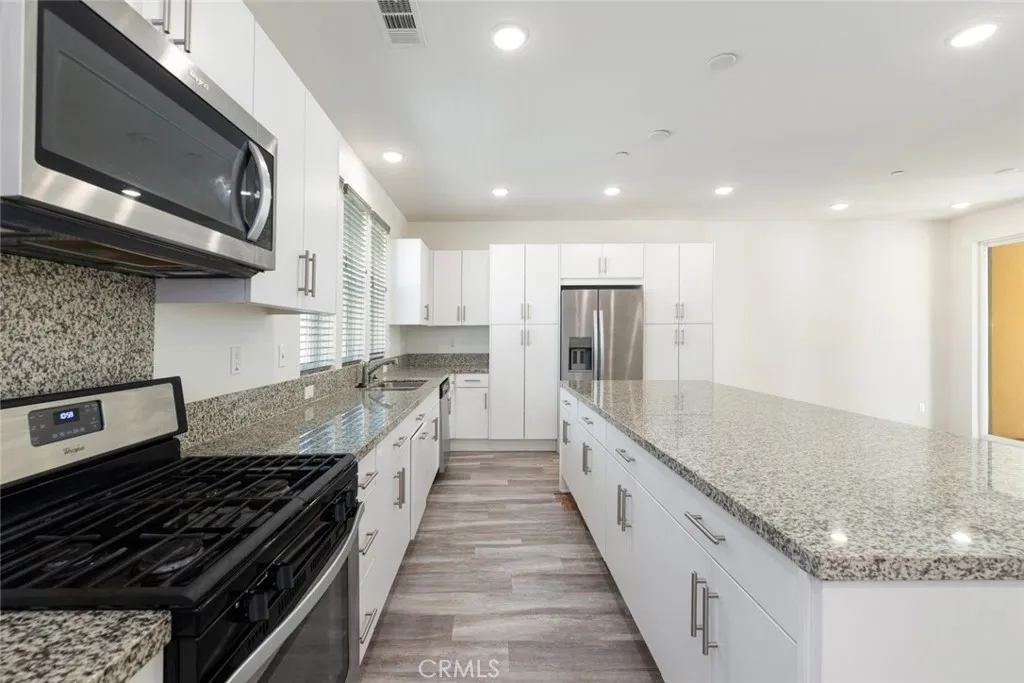 https://cdn.realtyfeed.com/cdn/127/306657468/81ab7057dc6e8bdec805c3d311c0d387.webp