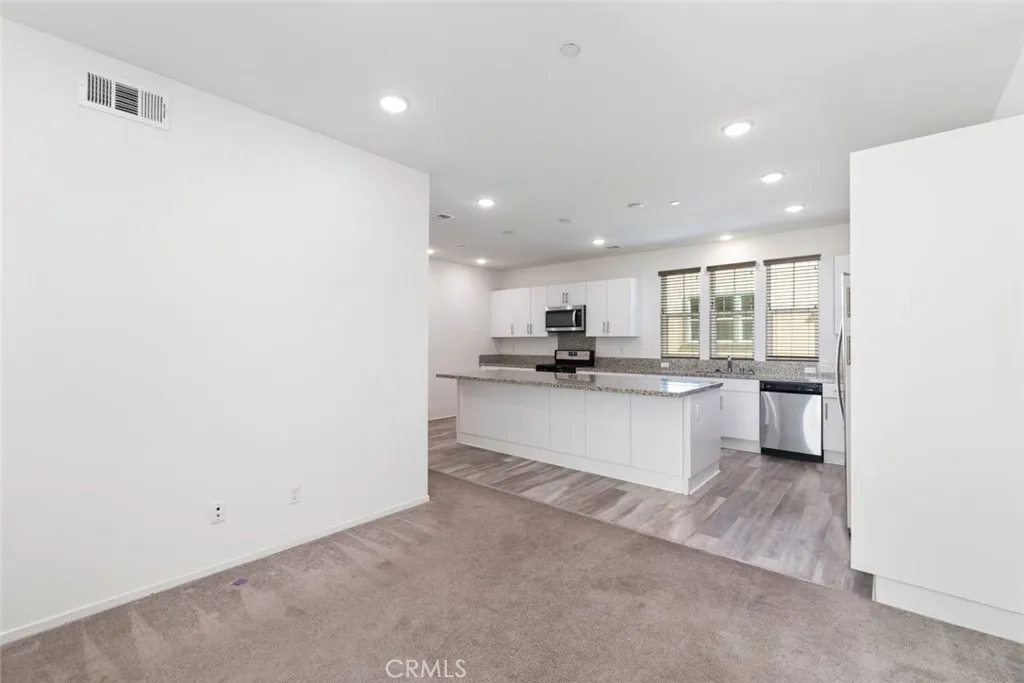 https://cdn.realtyfeed.com/cdn/127/306657468/aa7840130750fed56326531296e30b6a.webp