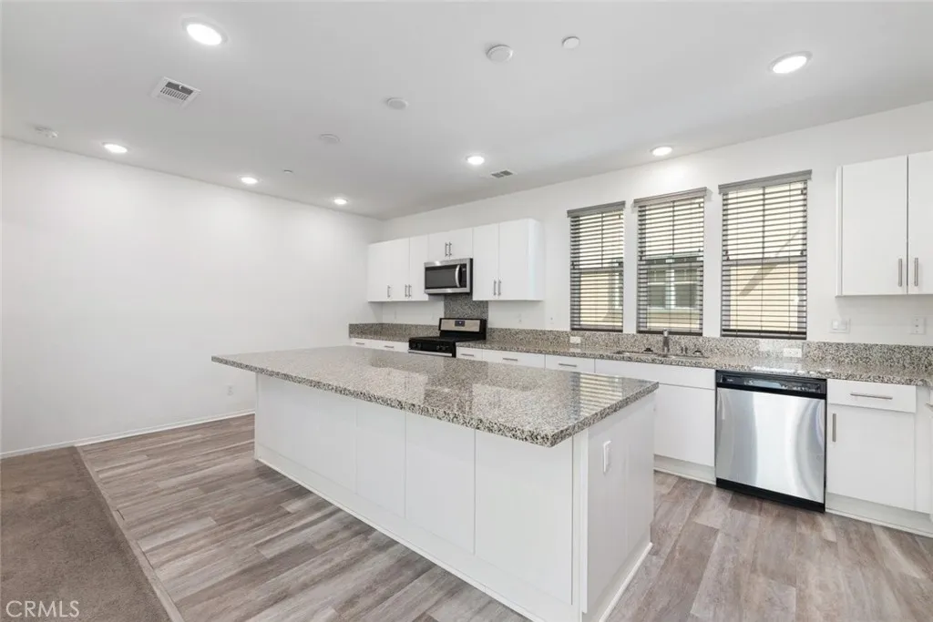 https://cdn.realtyfeed.com/cdn/127/306657468/ab03ab20c8c412144106031288954e11.webp