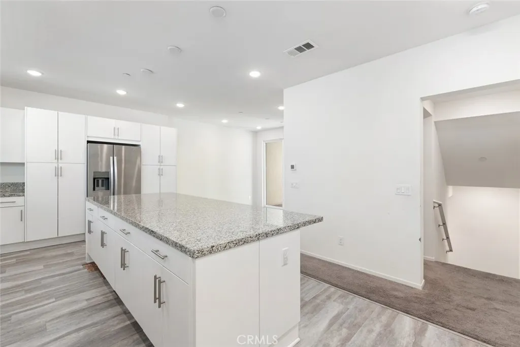 https://cdn.realtyfeed.com/cdn/127/306657468/eb7b809f2756a5f04e451e662839d6b5.webp