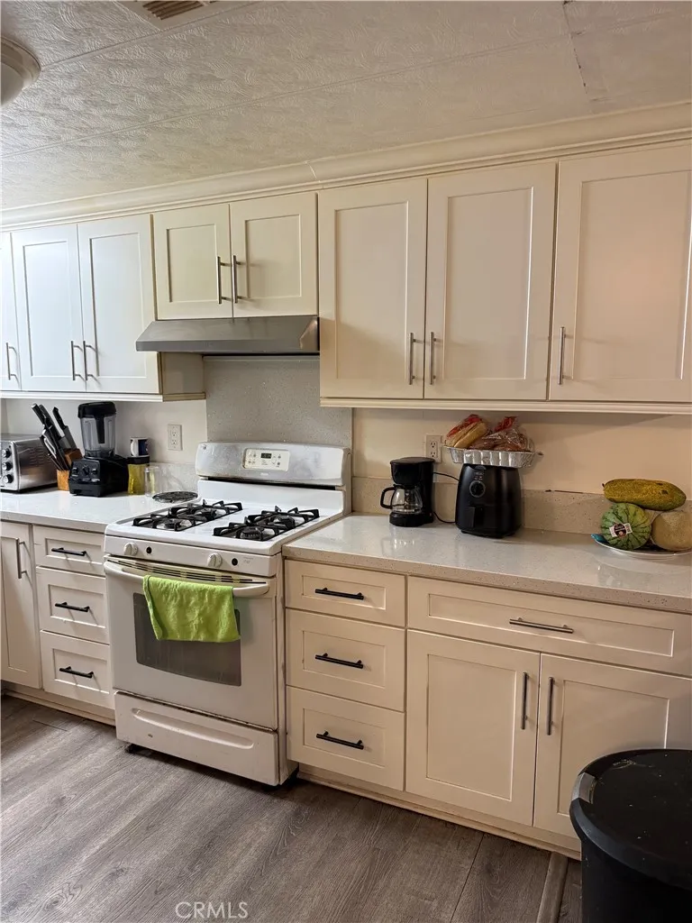 995 Pomona Rd,#24, Corona, CA 92882 - Photo 5 of 17, Corona, CA