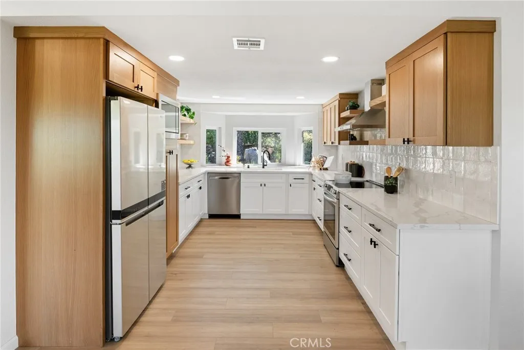 https://cdn.realtyfeed.com/cdn/127/306657504/a9b41dceffab9d69f97ab7c532332f6f.webp