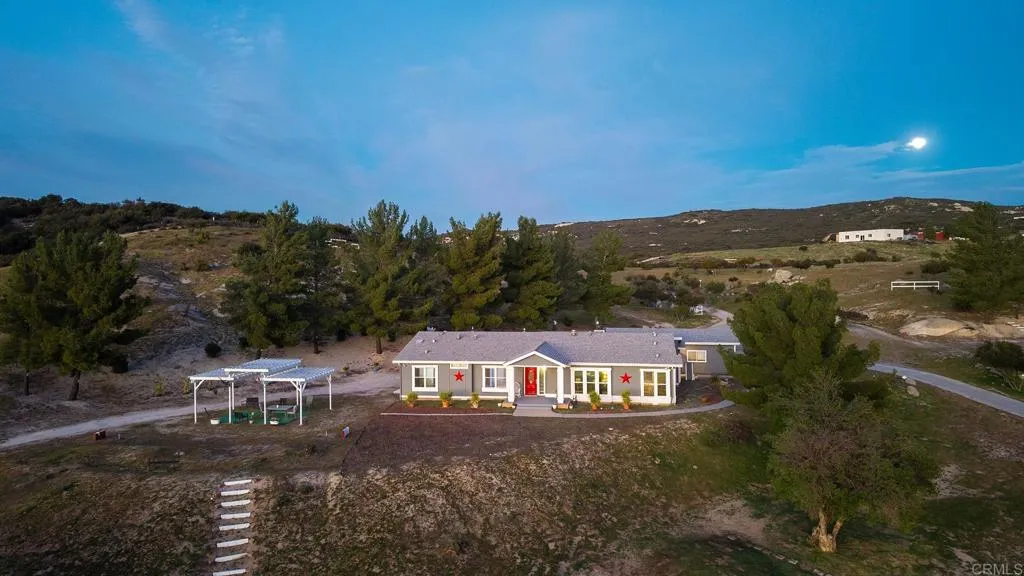 https://cdn.realtyfeed.com/cdn/127/306657608/5645770d48782bdc87b112ae3a84a054.webp