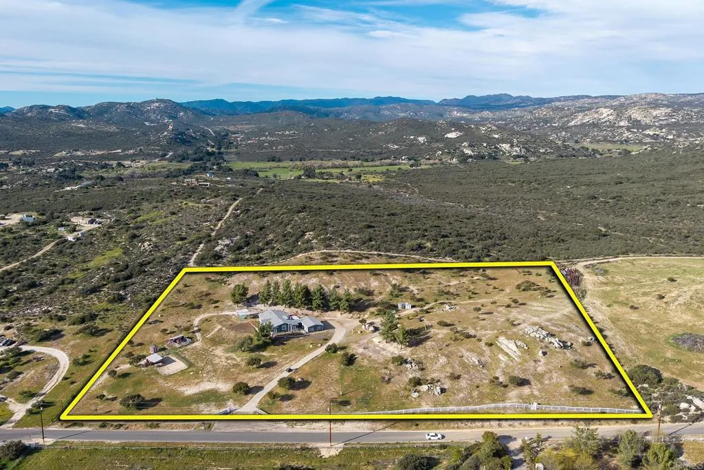 https://cdn.realtyfeed.com/cdn/127/306657608/870c40b49a23ae182e5afce9f483cc5e.webp