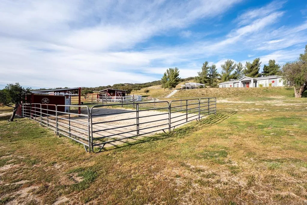 https://cdn.realtyfeed.com/cdn/127/306657608/b0781140780c7d9f10cacffaab310229.webp