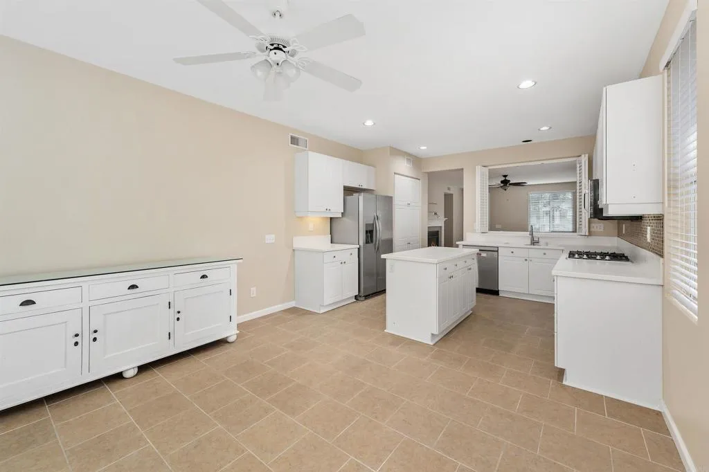 https://cdn.realtyfeed.com/cdn/127/306657690/e0bff66af7ee3d49ee2da42ba3719dc9.webp
