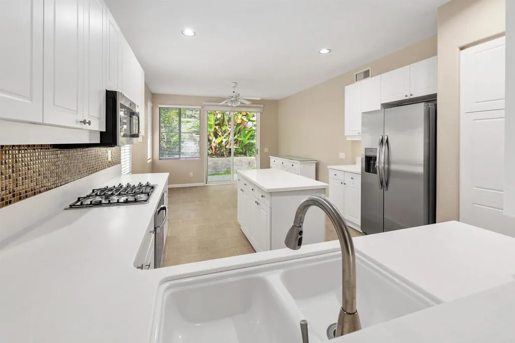 https://cdn.realtyfeed.com/cdn/127/306657690/fb9aa9f6ef9c070b5903d7846243d590.webp