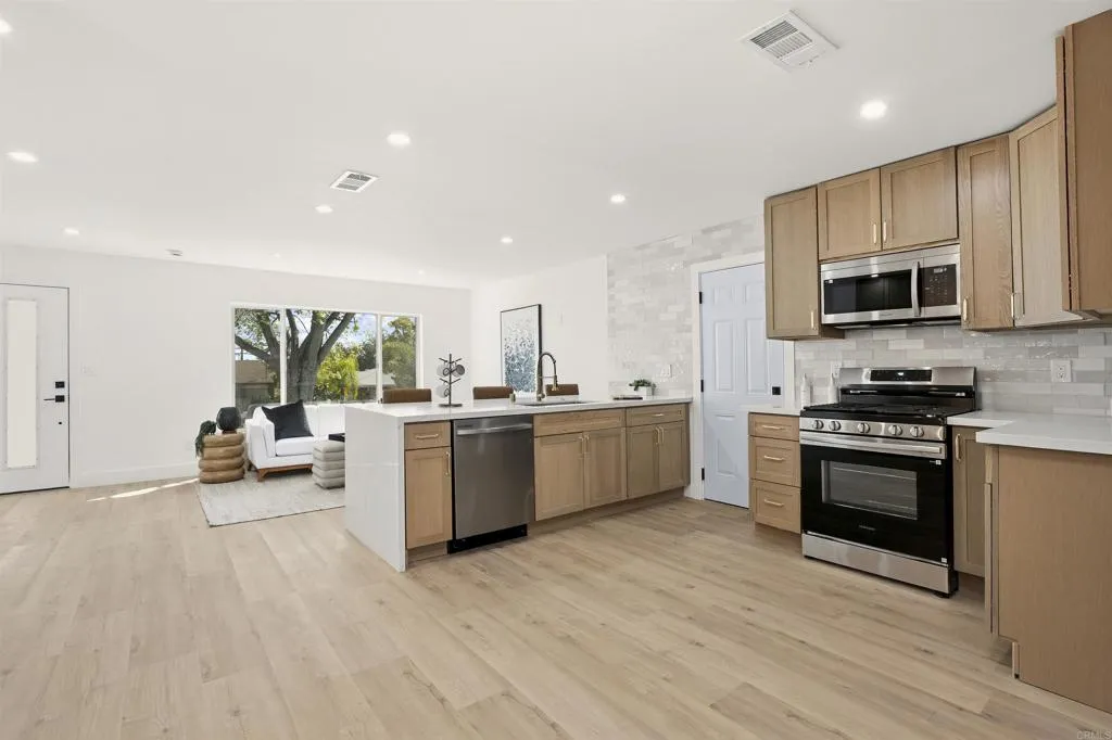 https://cdn.realtyfeed.com/cdn/127/306657750/2b7f341b173a82142888e26f0e726040.webp