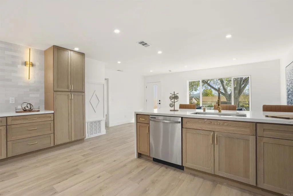 https://cdn.realtyfeed.com/cdn/127/306657750/dc074a866caf8371bc3938dddf432242.webp