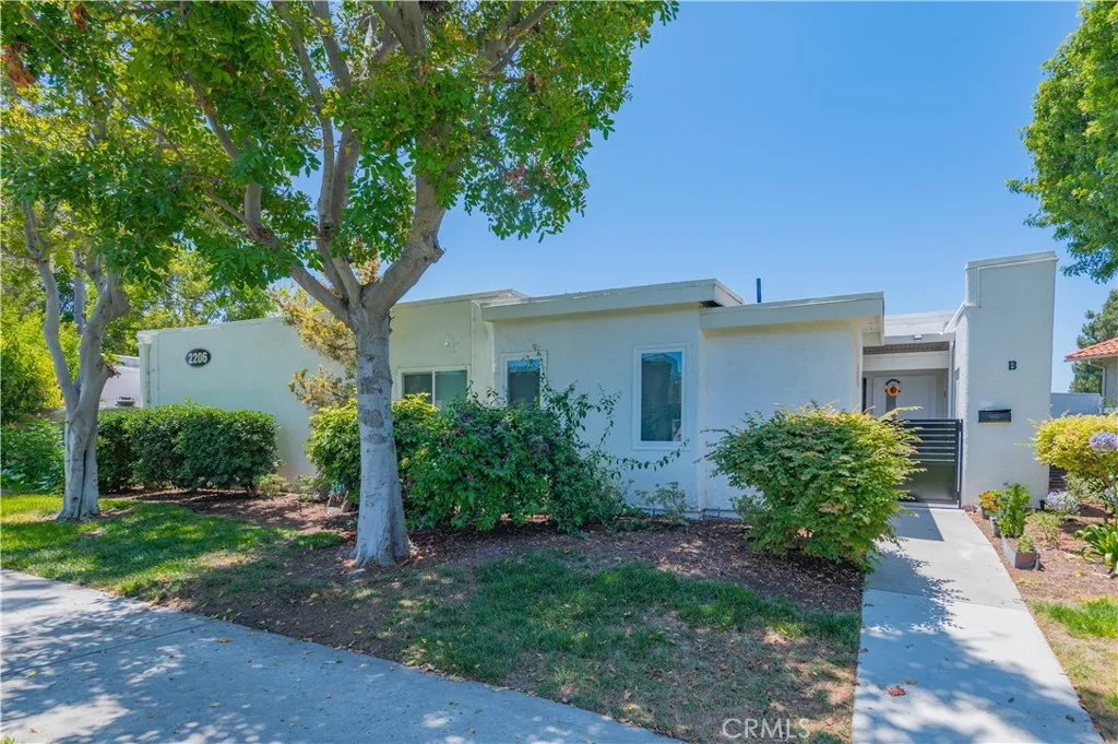 2206 Via Mariposa East Unit B, Laguna Woods, CA 92637