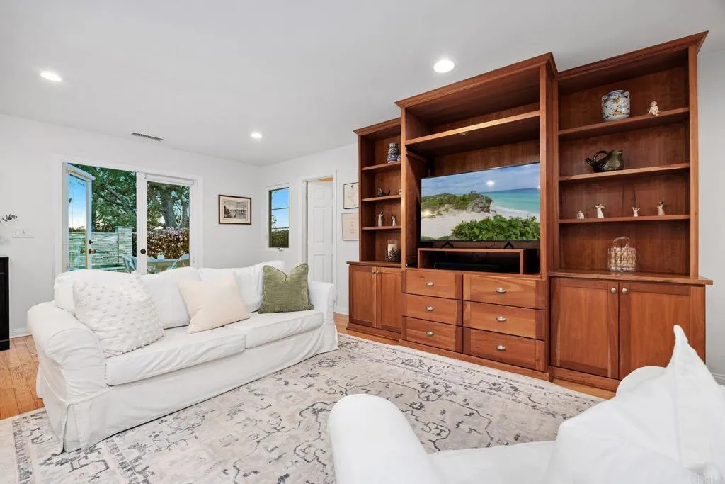 https://cdn.realtyfeed.com/cdn/127/306658040/b8ed1c6ca3aeb902c02e9426bf434fa2.webp
