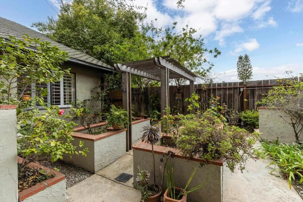 https://cdn.realtyfeed.com/cdn/127/306658041/192fa8f32d04d333dc491e876a737f59.webp