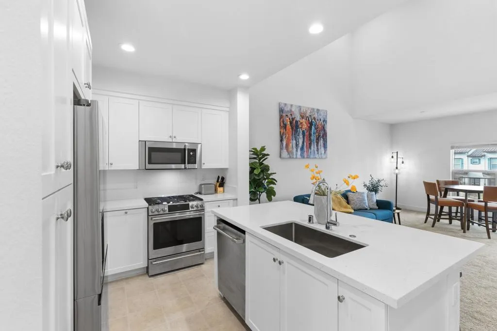 https://cdn.realtyfeed.com/cdn/127/306658046/94bfba33a948bc2aed525e3f542f15e0.webp