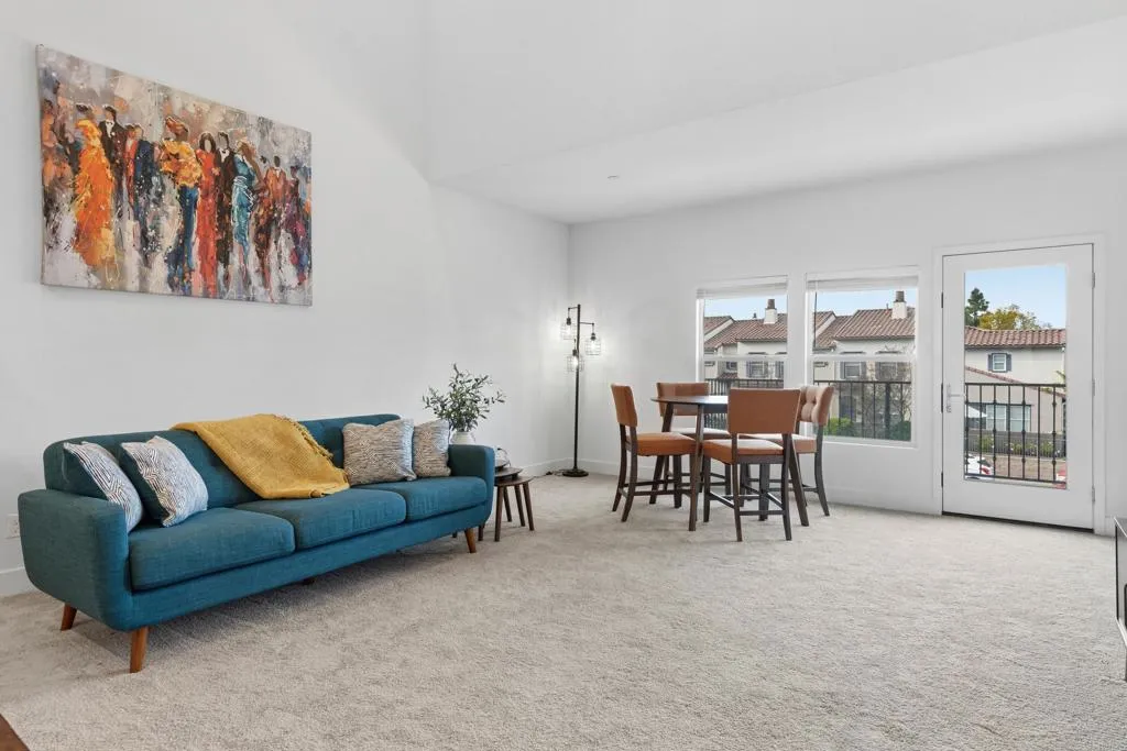 https://cdn.realtyfeed.com/cdn/127/306658046/d8cc6d18897c382083c32569ad40a595.webp