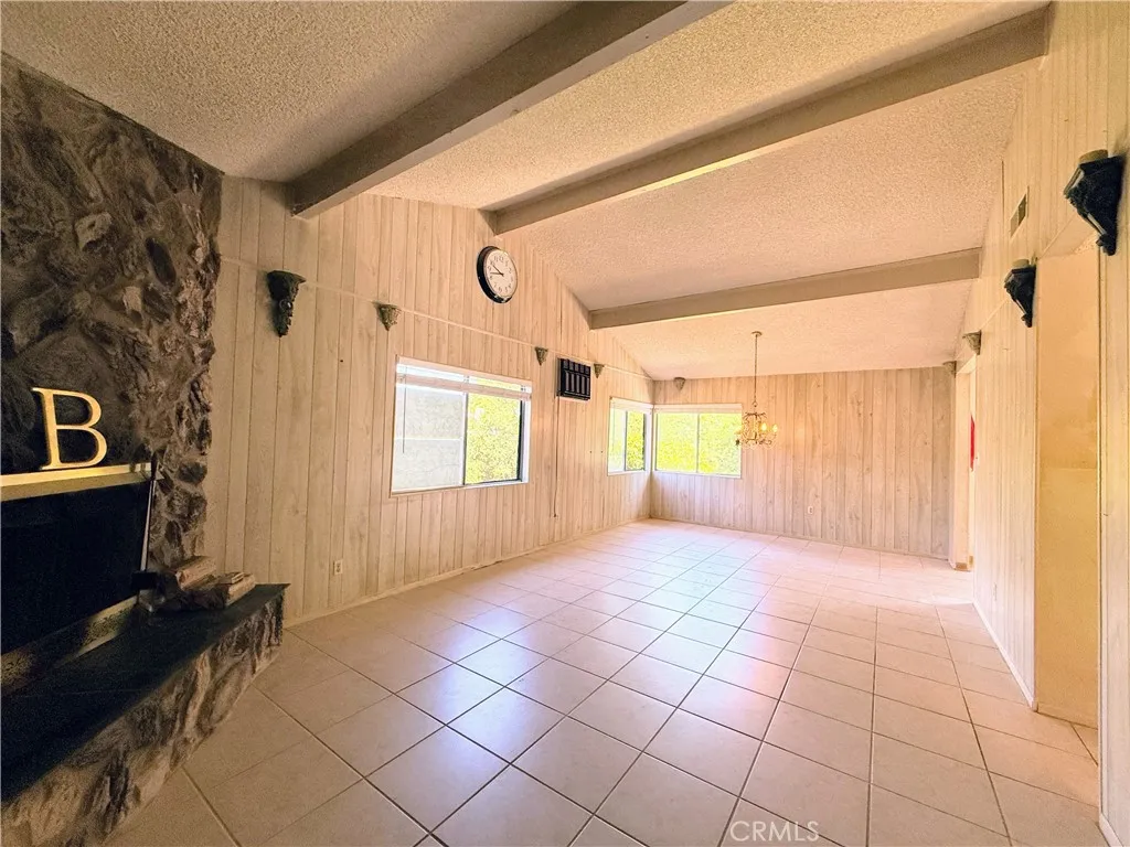 https://cdn.realtyfeed.com/cdn/127/306658049/fb8ed69a385a8b5da72a824f1329ca99.webp