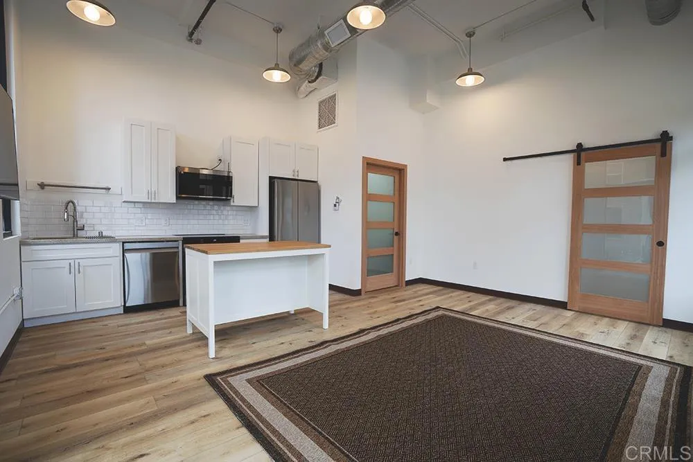 https://cdn.realtyfeed.com/cdn/127/306658138/fc639f33836997bf195e982a883b422e.webp