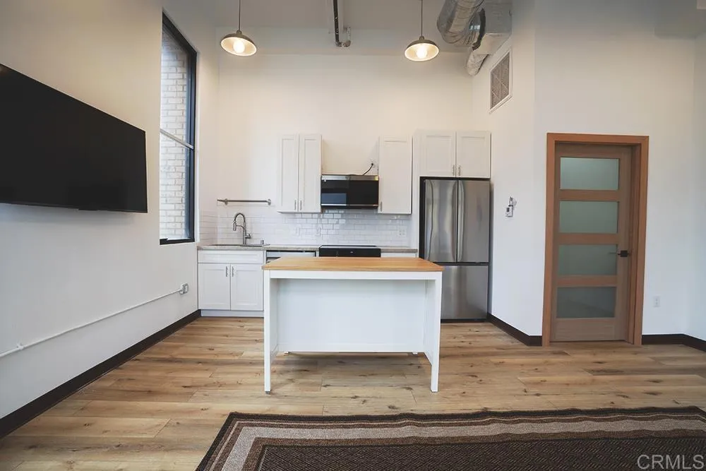 https://cdn.realtyfeed.com/cdn/127/306658139/1e9fd7c3652844f96b1996c756fb871c.webp