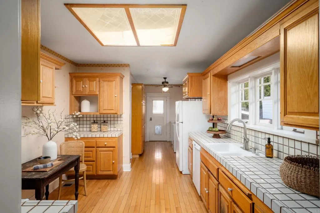 https://cdn.realtyfeed.com/cdn/127/306658144/acc616e7e4676a510b7a6f334bfbc31b.webp