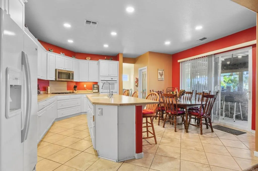 https://cdn.realtyfeed.com/cdn/127/306658178/811a29a86a51b7f2b56829e5c05ea7f7.webp