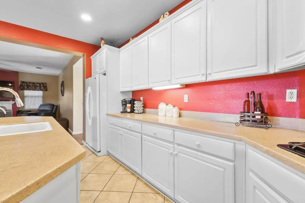 https://cdn.realtyfeed.com/cdn/127/306658178/b1bda8e54062d347d7cdcb327a315153.webp