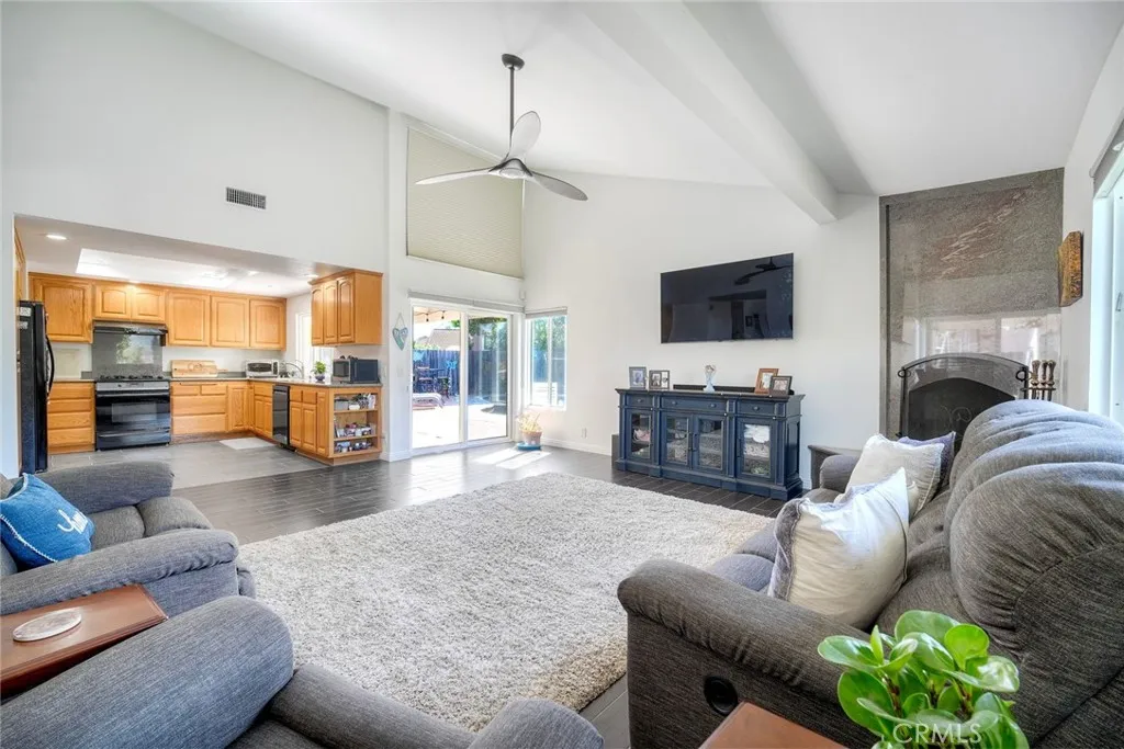 https://cdn.realtyfeed.com/cdn/127/306658242/baacf6074eaff6bf59e71552f0a021f0.webp