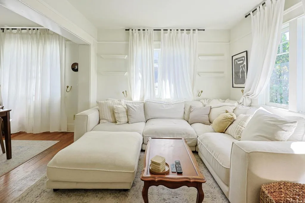 https://cdn.realtyfeed.com/cdn/127/306658296/93d329a712eeba803b0309b32d42dd39.webp