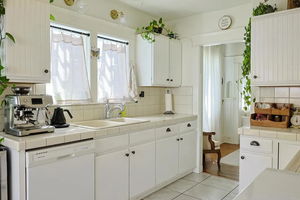 https://cdn.realtyfeed.com/cdn/127/306658296/daa207313ff9198285ad0657ac64a7d0.webp