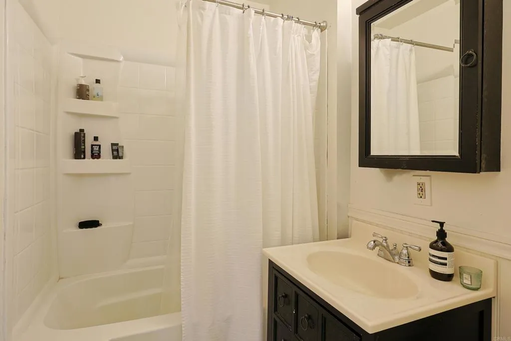https://cdn.realtyfeed.com/cdn/127/306658296/f0395919e4f6ab2a42002d11b2742b1b.webp