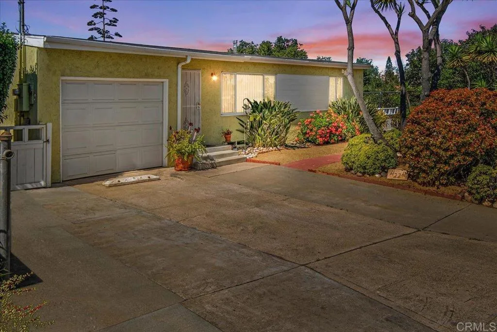 https://cdn.realtyfeed.com/cdn/127/306658343/158a96d980bc80e12b7437caf87204ae.webp